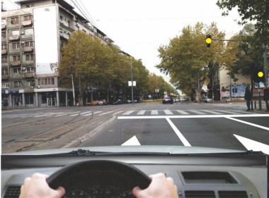 bulevar i žuti signal